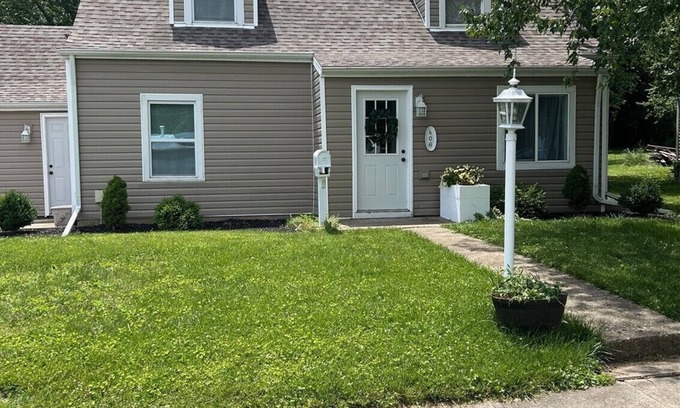Eureka Casa | The Haven Eureka! 4Bedroom 1.5 Bath Walking distance to The Cannery