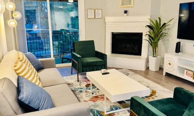 Sweetbriar Apartamento | "The Haven" VRBO - Your Austin SoCo Sanctuaryn2BR - 1 King, 2 Full Bunk Bed