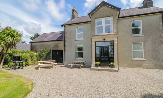 Bushmills Cabaña | THE HAW COUNTRY HOME, family friendly in Bushmills, County Antrim