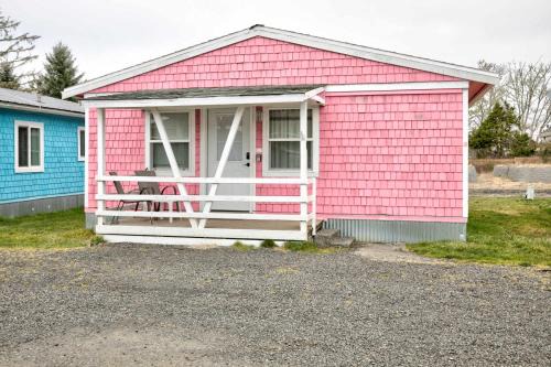 Grayland Casa | The Hawaiian Cottage 2-Bed by the Sea w fireplace