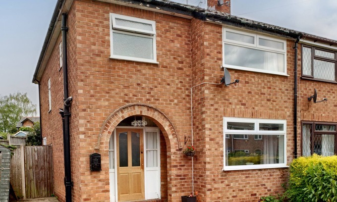 Rowton Casa | THE HAWTHORNS, pet friendly, character holiday cottage in Christleton