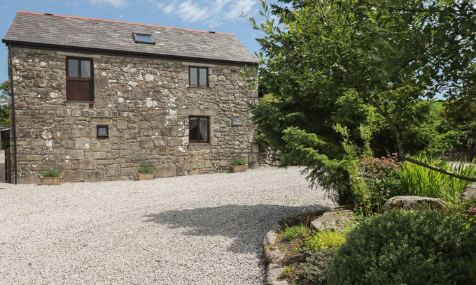 St. Neot Cabaña | THE HAYLOFT, pet friendly, character holiday cottage in St Neot