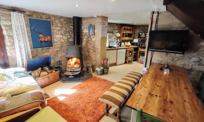 Caldbeck Casa | The Hayloft Rustic Glamping Barn, Caldbeck Village