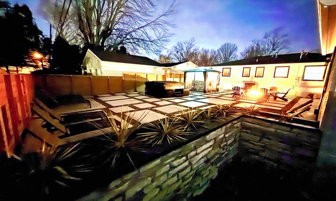 Columbus Casa | The Headquarters by: BLUE spacious 5 bedrooms Hot tub park!