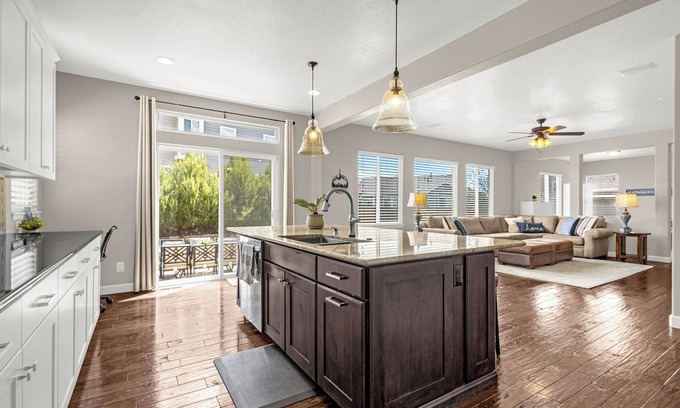 Gleneagle Casa | The Heart House - Spacious & Warm 6bd Family Home in Beautiful Monument Colorado