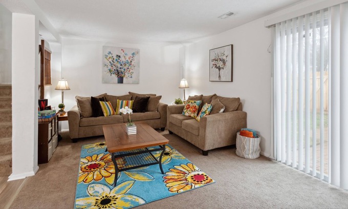 Coliseum Central Casa | The Heart ❤️ of Hampton- Walking Distance To Mall, Hospital, Coliseum