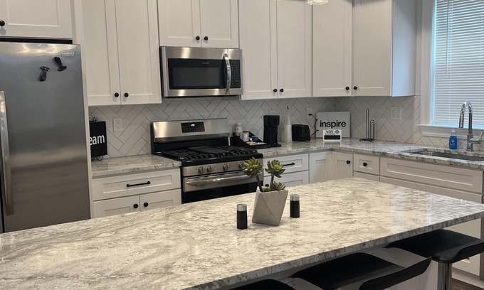 Faubourg Livaudais Casa | The Heart Of NOLA!!! Luxurious 2 Bedroom 2 Bath