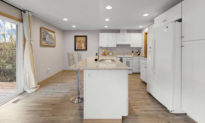 Pleasant Valley Casa | The Heart of Salmon Creek !