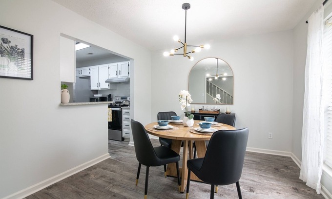 Crestline Heights Casa | The Hearth & Thistle - King Bed/TownHome with Deck