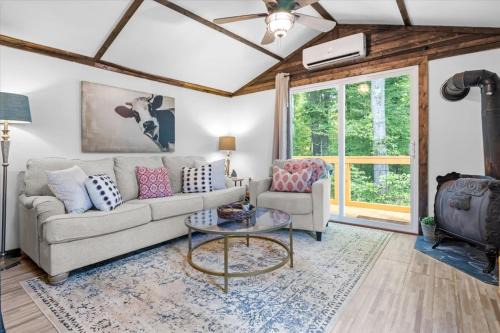 Primm Springs Casa | The Heartwood Hideaway-Charming Cabin Getaway-Trails, Creek, and Starry Nights