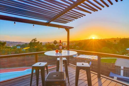 Mount Helix Casa | The Helix House - Pool & Mountain Views