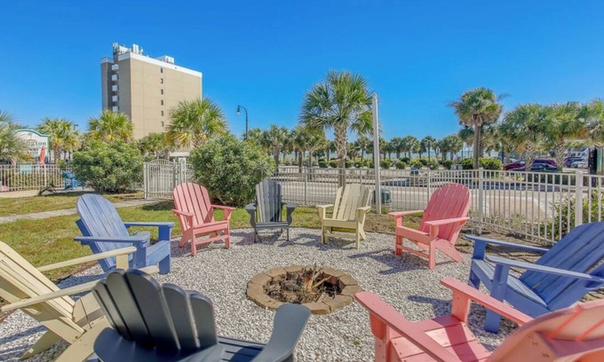 Downtown Myrtle Beach Cabaña | The Hemingway Cottage at 2nd Ave