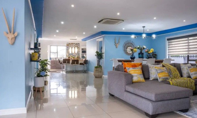 Ekurhuleni Casa | The Hemingway House 14- 15 min from O.R Tambo.