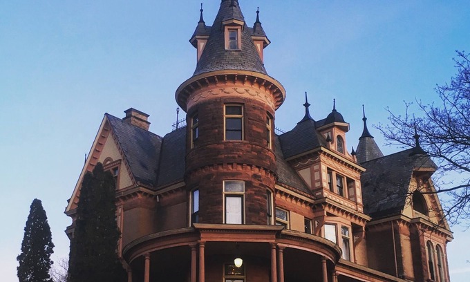 West Main HIll Cama Y Desayuno | The Henderson Castle Inn