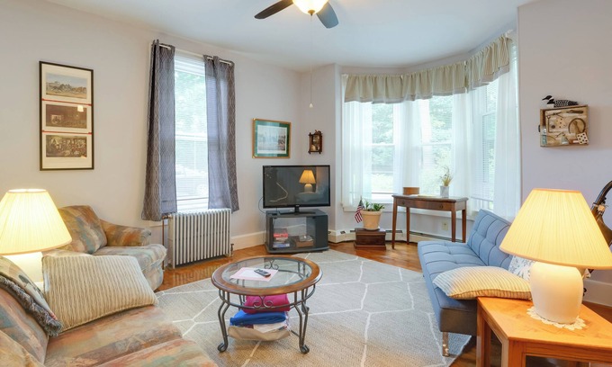 Cornish Casa | 'The Hendrick House' ~ 16 Mi to Sebago Lake!