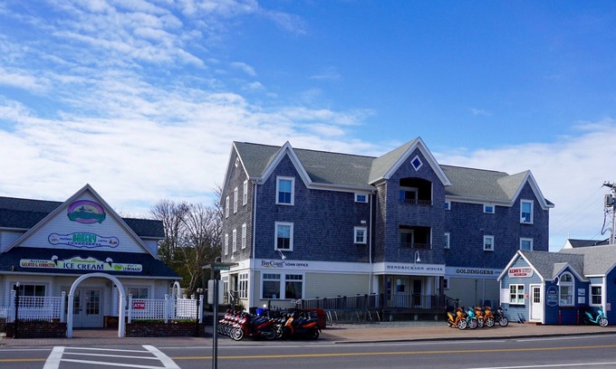 Block Island Casa | The Hendrickson House