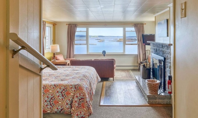 Stonington Casa | The Heritage - Inn on the Harbor