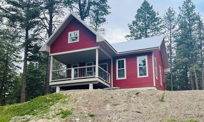 Lakeside Cabina | The Hi-Line at Elk Ridge Village cabin 401A with views of Flathead Lake & 🏔️