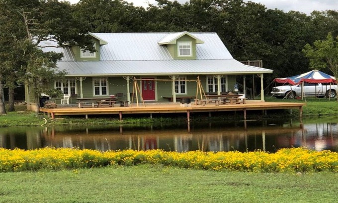 Lockhart Casa | The Hi-way Ranch Lockhart