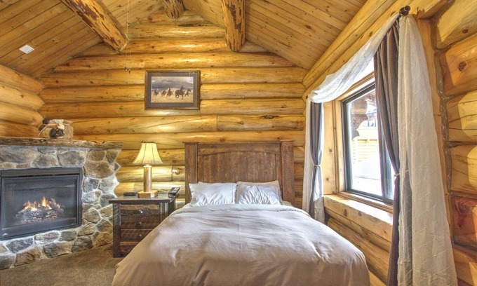 West Yellowstone Hotel | The Hibernation Station