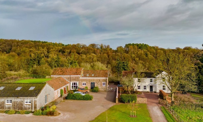 Lydney Cabaña | The Hickory - a joint property with 2 hot tubs, Forest of Dean