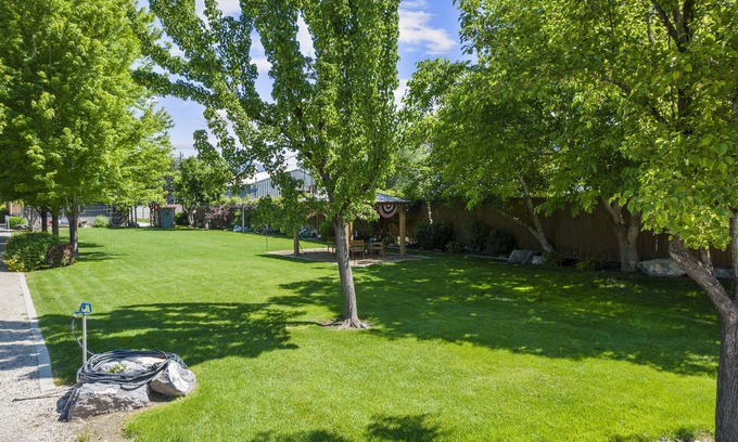 Provo Bay Casa | The Hidden Barn! Serene getaway for the entire Family!