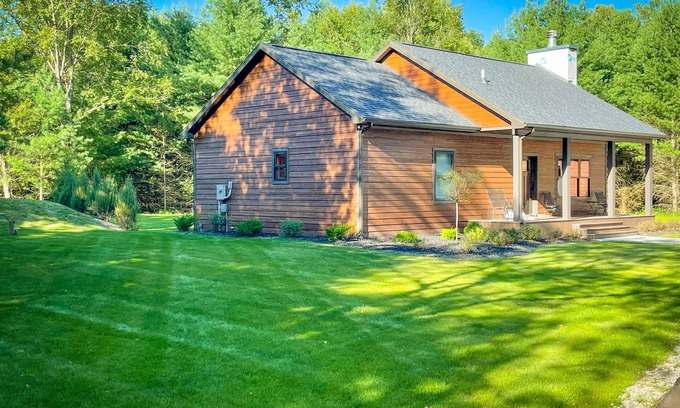 Manistee Cabina | The Hidden Cabin Getaway
