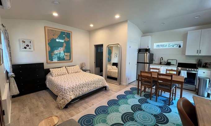 Los Angeles Casa | The Hidden Farmhouse - Perfect for Travel Nurses, Medical Students, and More!