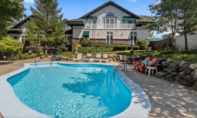 Lake Geneva Condominio | The Hideaway at Hayloft Lodge – Chic & Unique Stay