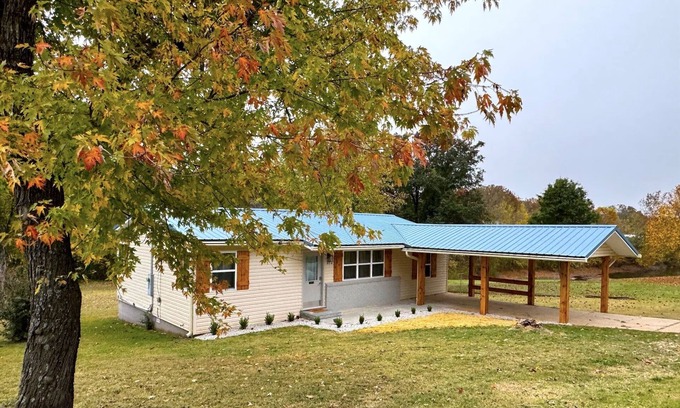 Thayer Casa | The Hideaway House is a newly remodeled 3 bed 1 bath with cozy and calm living!