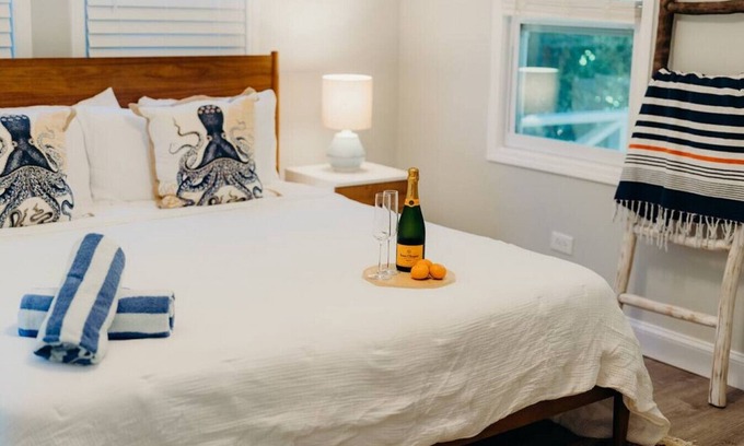 Estate Hull Cabaña | The Hideaway Hull Bay Cottage 2
