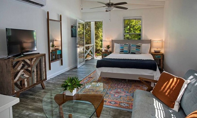 Estate Hull Cabaña | The Hideaway Hull Bay Cottage 3