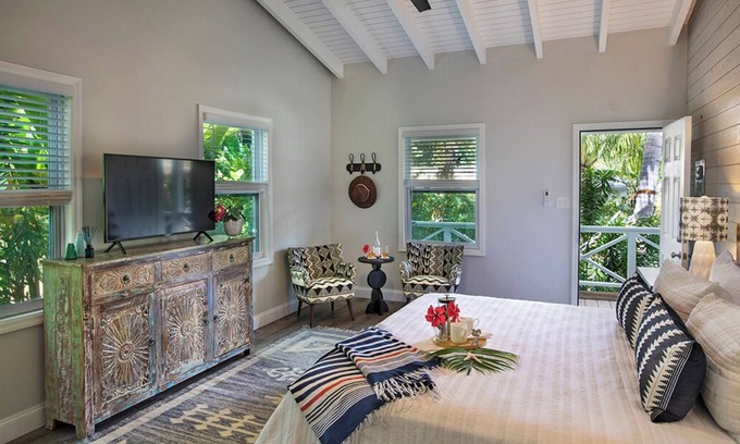 Estate Hull Cabaña | The Hideaway Hull Bay Cottage 6