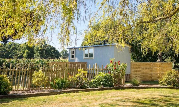 Whitestone Chalet De Esquí | The Hideaway Hut - 1 Bed Shepherds Hut - Dodmarsh
