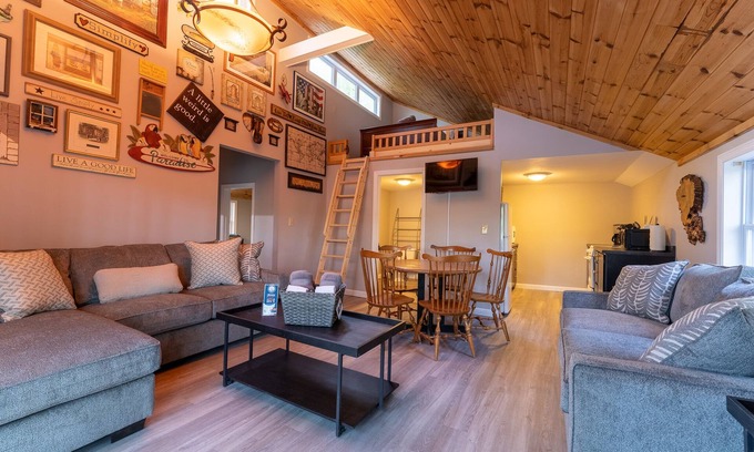 Alton Bay Cabina | The Hideaway, lake views & access sleeps 8 Now featuring AC Wi-FI and TV