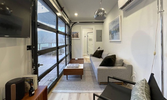 Hurricane Apartamento | The Hideaway on Tacketts Shipping Container