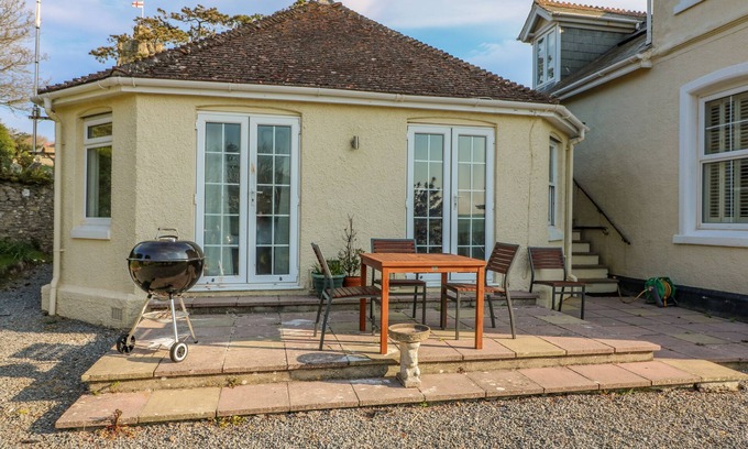 Thurlestone Cabaña | THE HIDEAWAY, pet friendly, country holiday cottage in Thurlestone