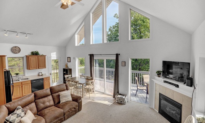 Hesston Chalet De Esquí | The Hideaway -Raystown Lake Vacation Rentals, Aunt Susie's