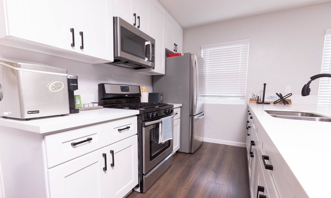 Central Escondido Apartamento | The Hideout-2 bedroom condo in Historic Escondido, 10 mins away from Safari park