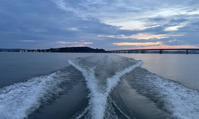 Guntersville Casa | "THE HIDEOUT AT BUCK ISLAND"- private dock, ample parking, 5 min to City Harbour