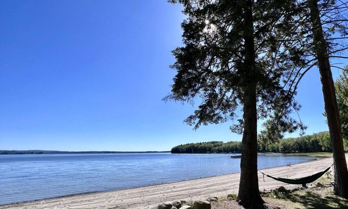 Burnham Cabina | The Hideout - Just Steps to the Beach!
