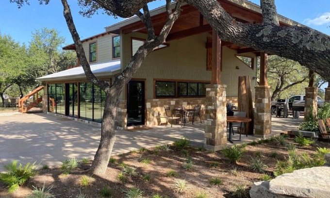 Dripping Springs Casa | The Highland: House 2/Sleep 16+/ Many Amenities