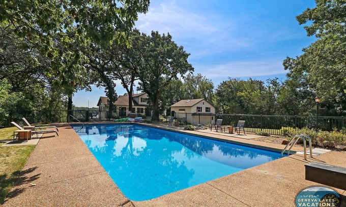 Twin Lakes Casa | The Highland House - Heated Pool, Lake Elizabeth Pier, Game Room! Perfect for families and groups