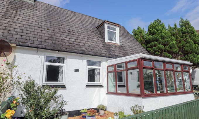 Dornie Casa | THE HIGHLANDER, family friendly, country holiday cottage in Dornie