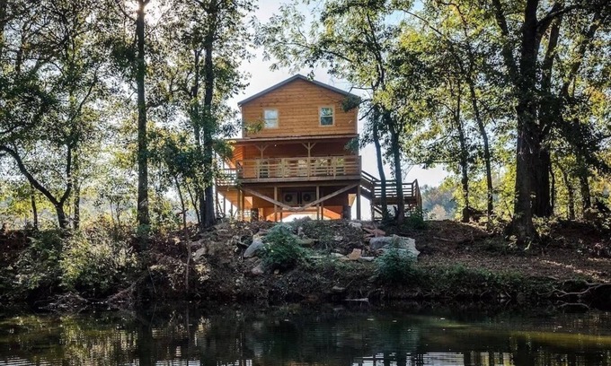 Jasper Cabina | The Highwater Cabin! Right on the banks of the Little Buffalo River!