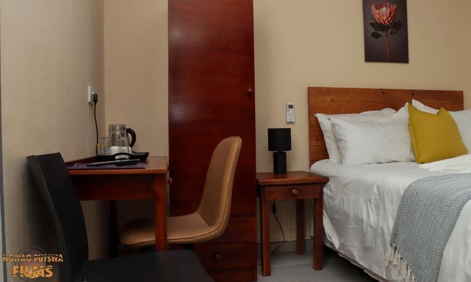 Francistown Cama Y Desayuno | The Hill Bed and Breakfast