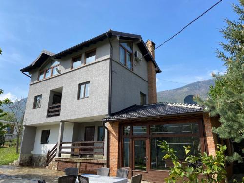 Prevalla Villa | The Hill House