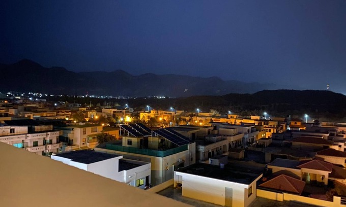 E-11 Sector Apartamento | The Hill View/ 2BHK/ WIFI / Central City