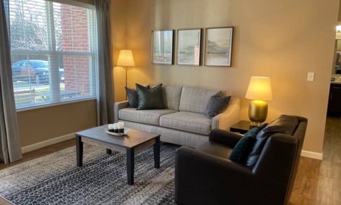 Tuttle West Apartamento | The Hilliard Executive | No Steps | Amazing Beds!