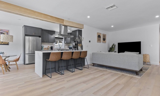 North Tustin Casa | THE HILLS - Scenic Retreat with Game Room CLOSE TO DISNEY